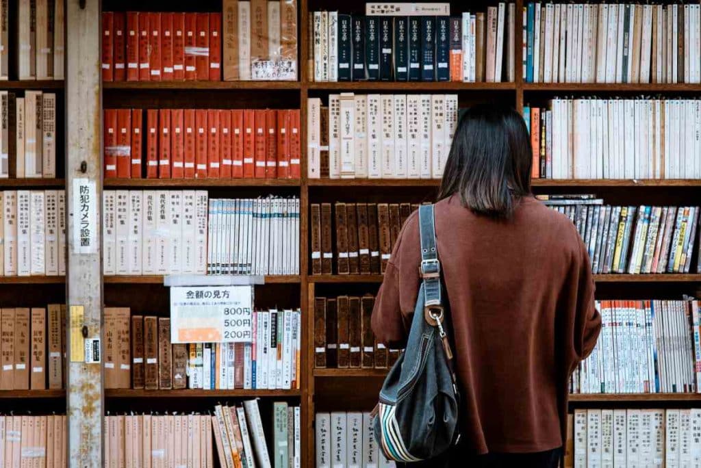 Come diventare assistenti di archivio e di biblioteca: percorso e formazione